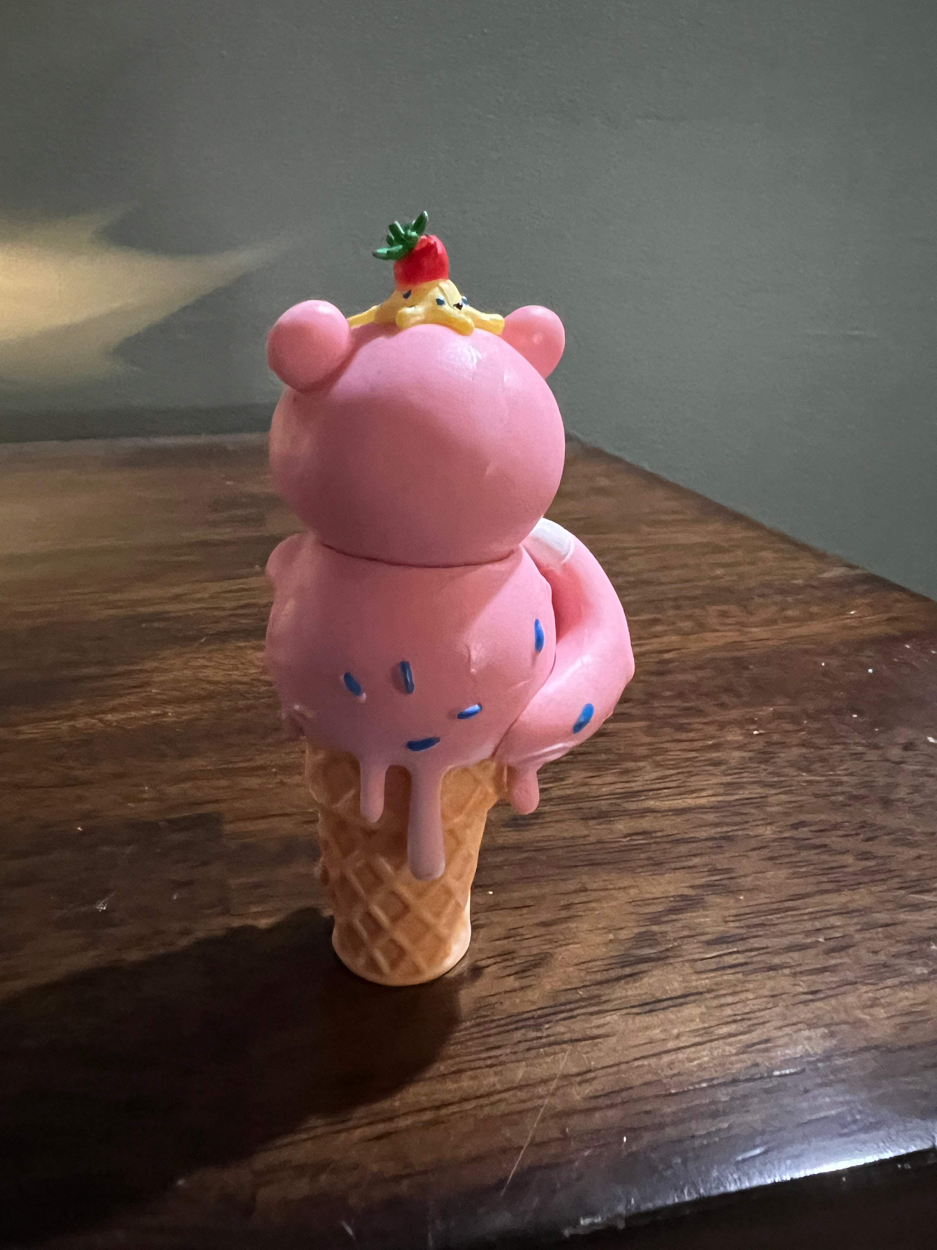 Slowpoke Ice Cream Figure